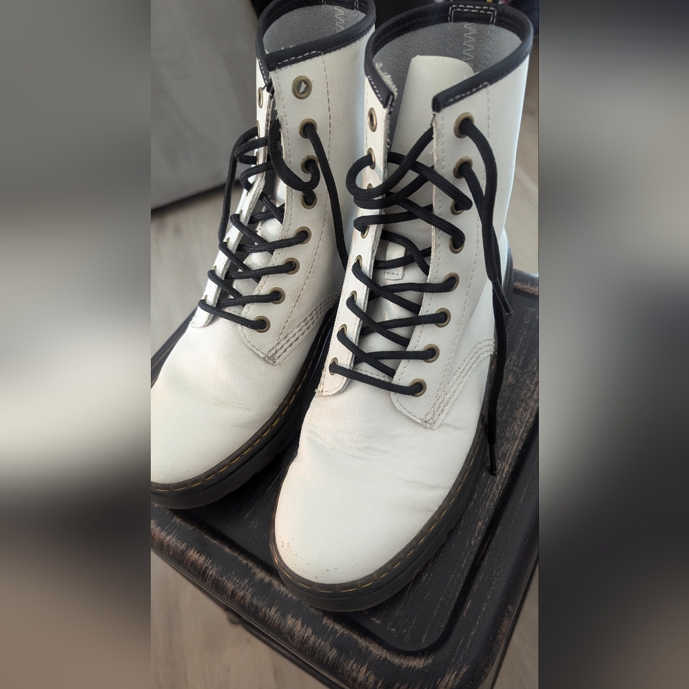 Doc Martens White Leather Zavala Combat Boots Womens 9 Mens 8 Unisex